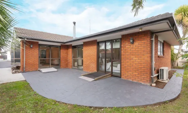 2/437 Greers Road, Bishopdale